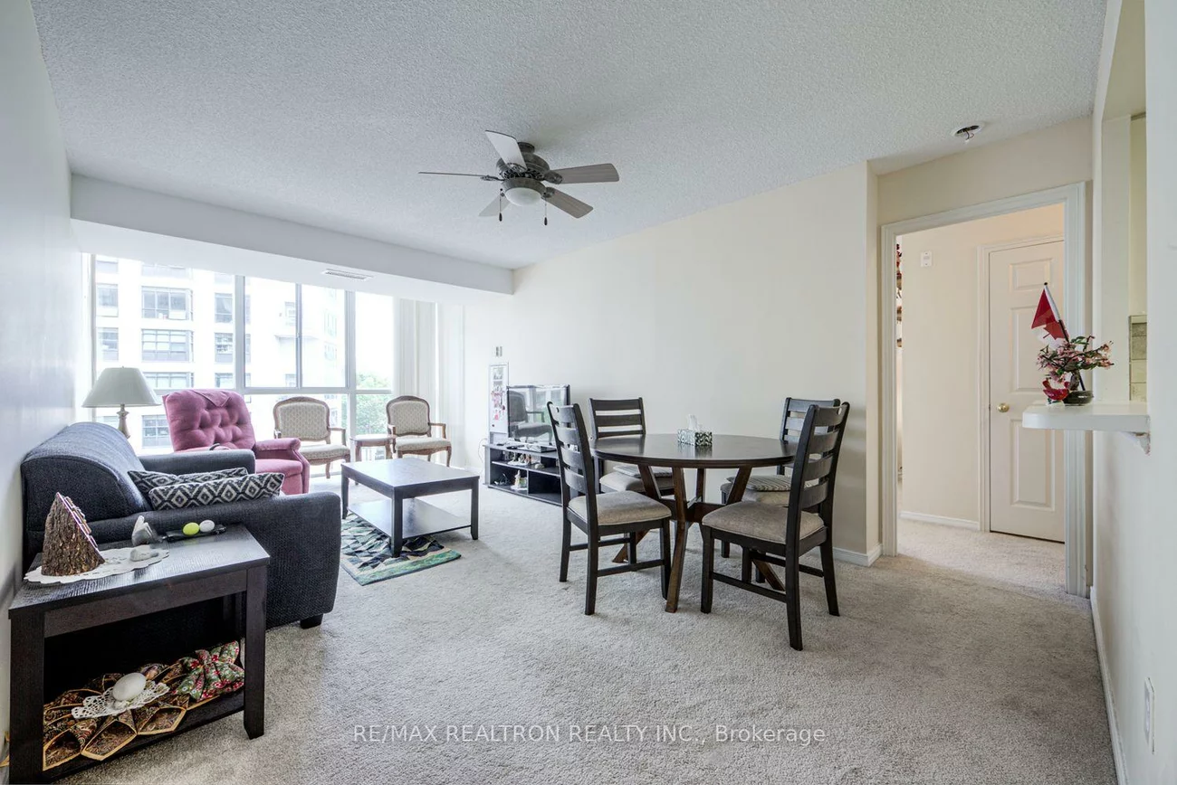 270, Davis, Central Newmarket, Newmarket