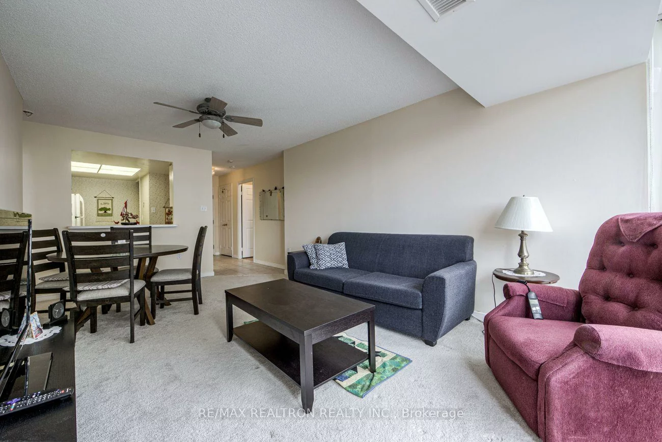 270, Davis, Central Newmarket, Newmarket