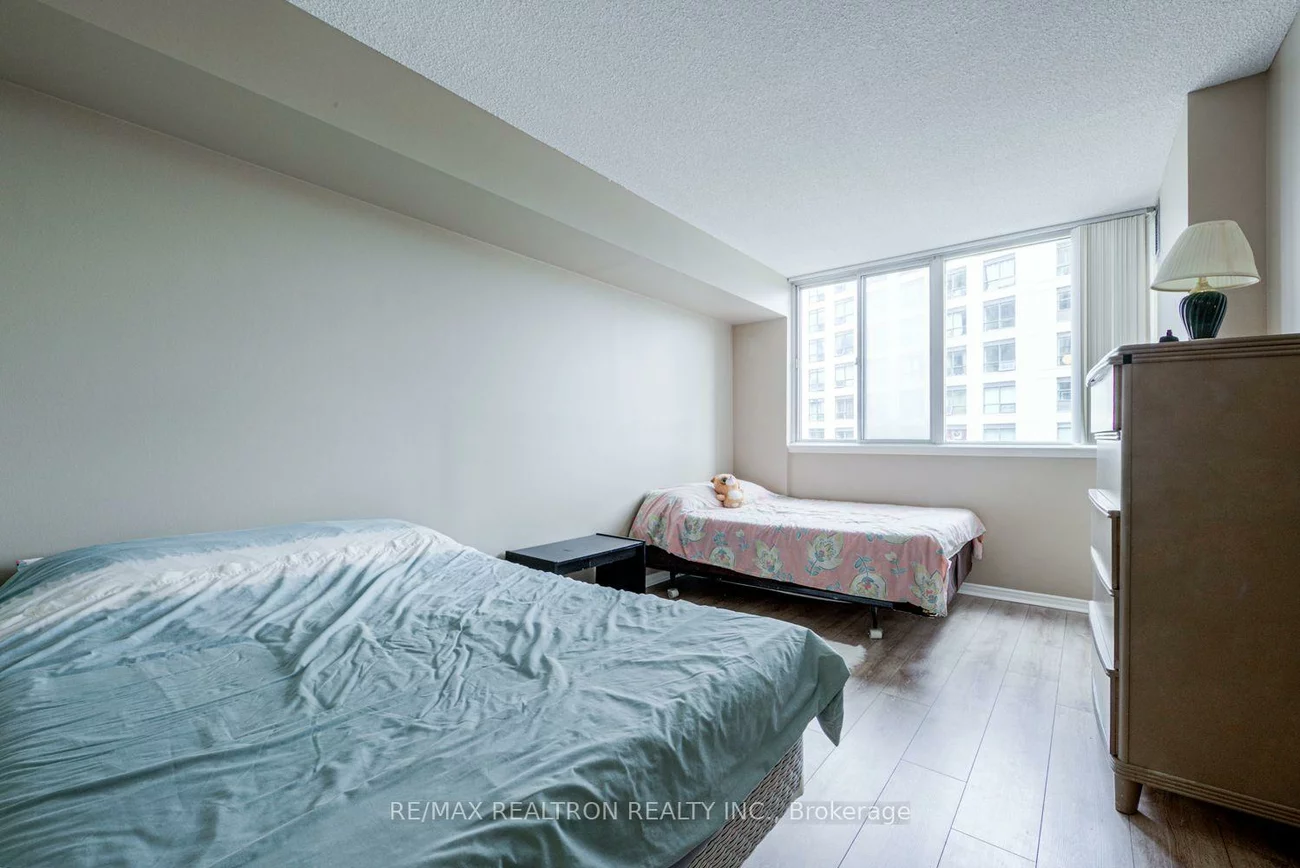 270, Davis, Central Newmarket, Newmarket