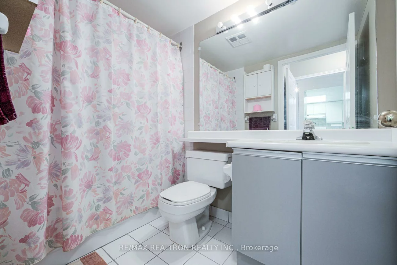 270, Davis, Central Newmarket, Newmarket