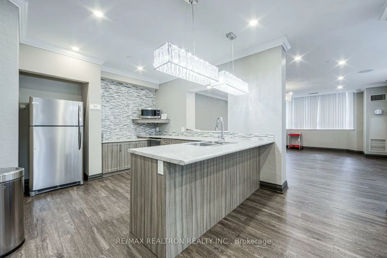 270, Davis, Central Newmarket, Newmarket