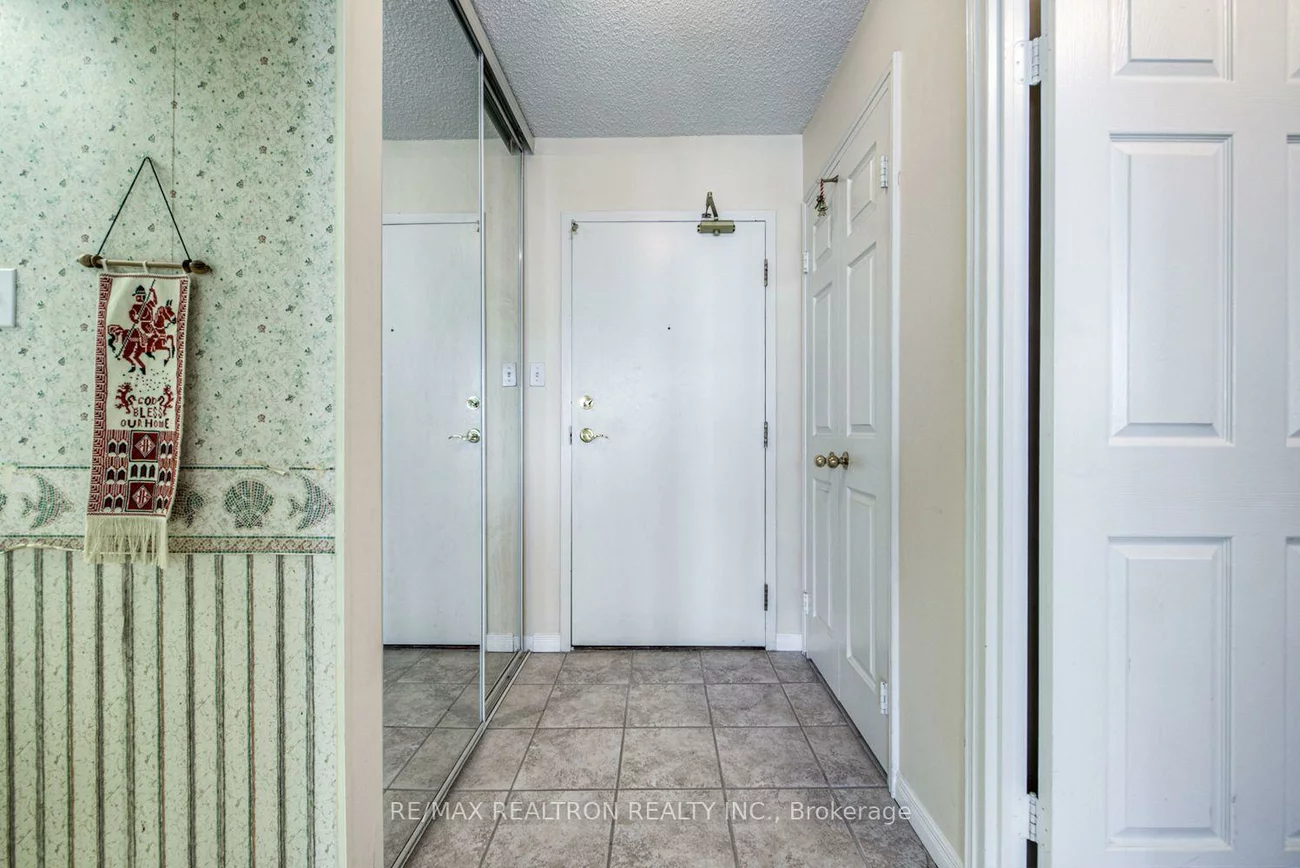 270, Davis, Central Newmarket, Newmarket