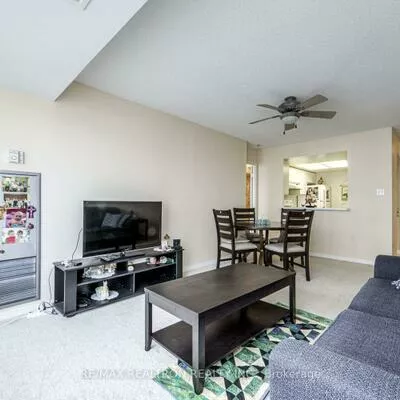 270, Davis, Central Newmarket, Newmarket
