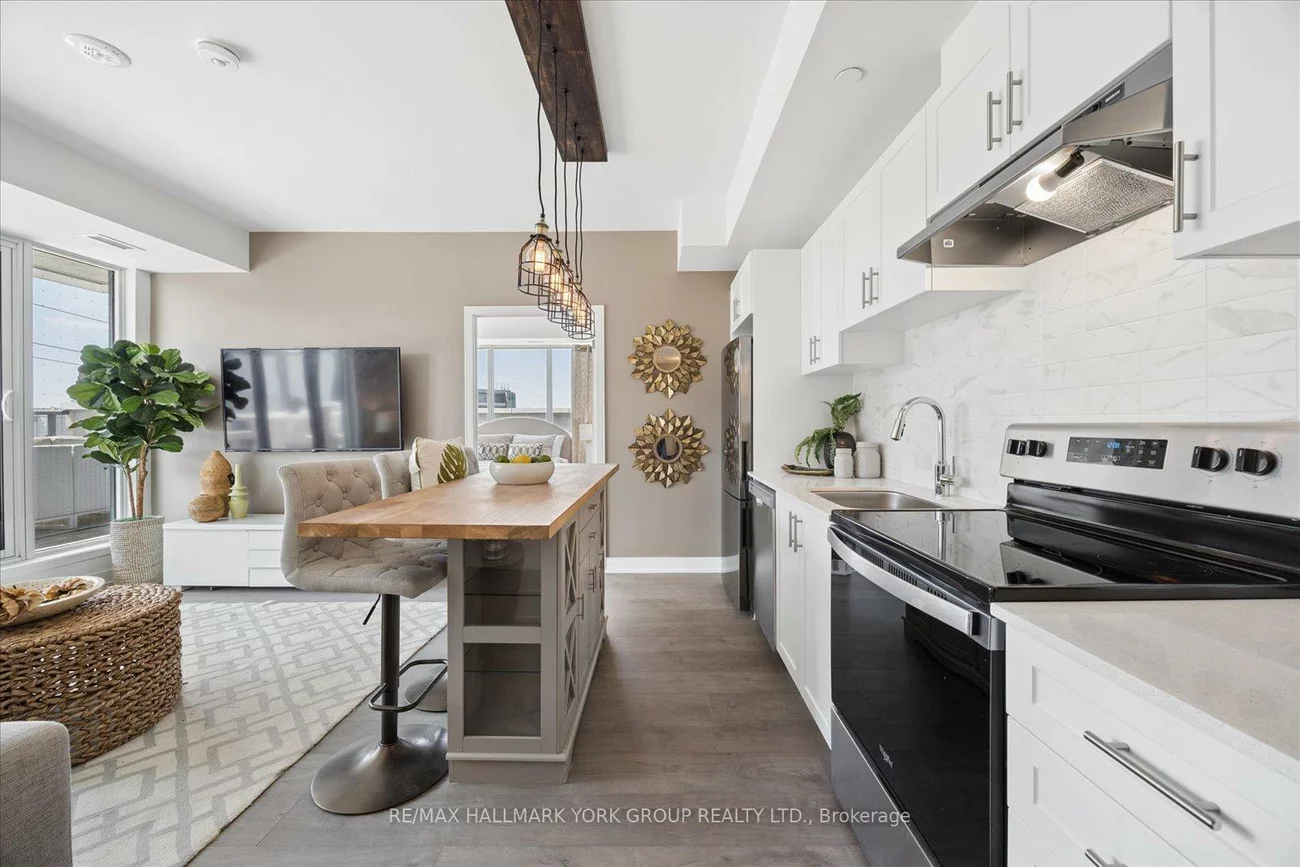 705, Davis, Huron Heights-Leslie Valley, Newmarket