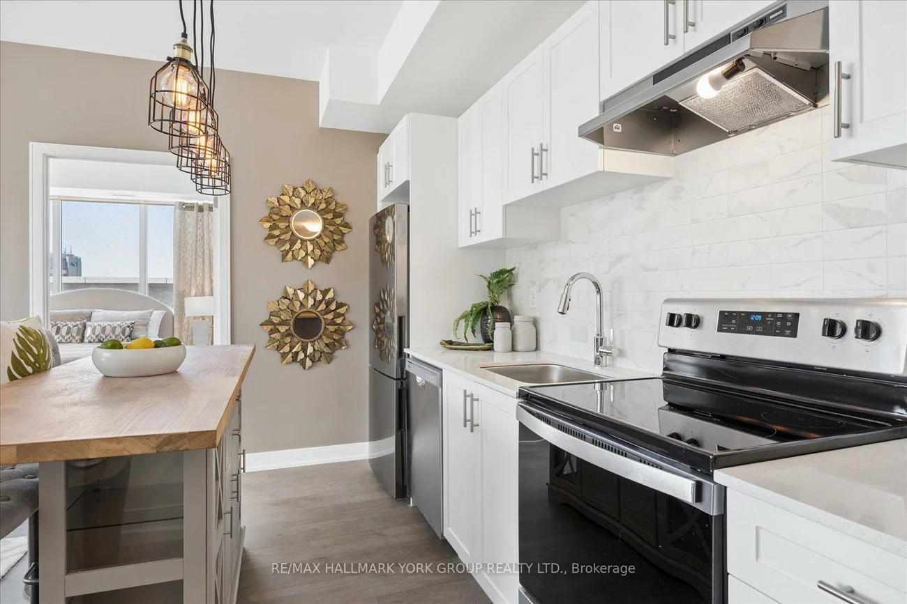 705, Davis, Huron Heights-Leslie Valley, Newmarket