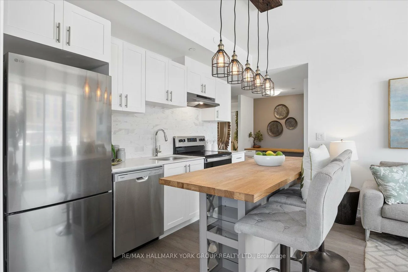 705, Davis, Huron Heights-Leslie Valley, Newmarket
