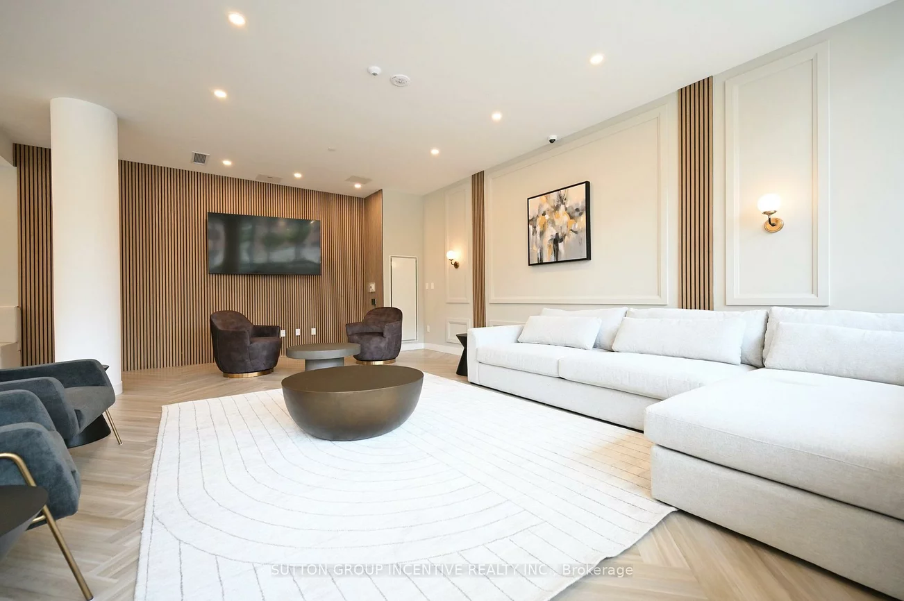 705, Davis, Huron Heights-Leslie Valley, Newmarket