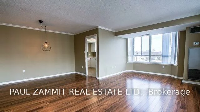 270, Davis, Central Newmarket, Newmarket