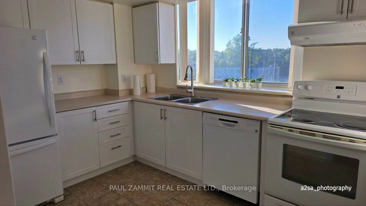 270, Davis, Central Newmarket, Newmarket