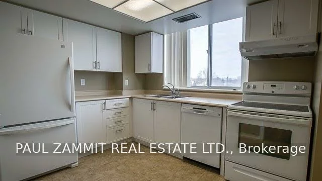 270, Davis, Central Newmarket, Newmarket