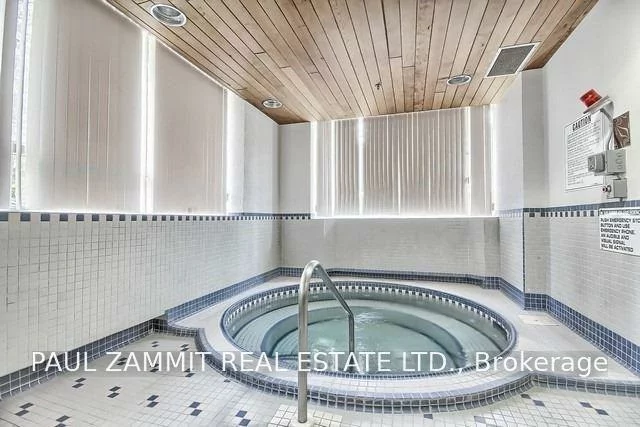 270, Davis, Central Newmarket, Newmarket