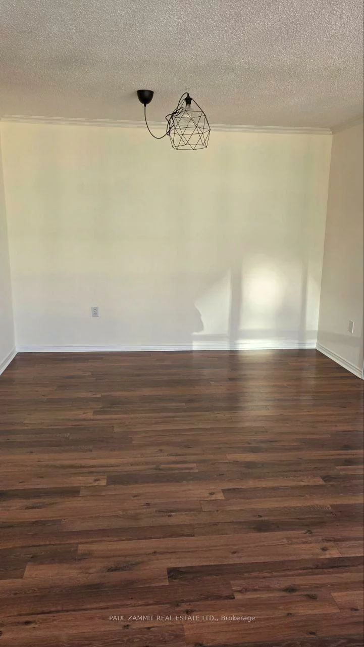 270, Davis, Central Newmarket, Newmarket