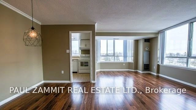 270, Davis, Central Newmarket, Newmarket