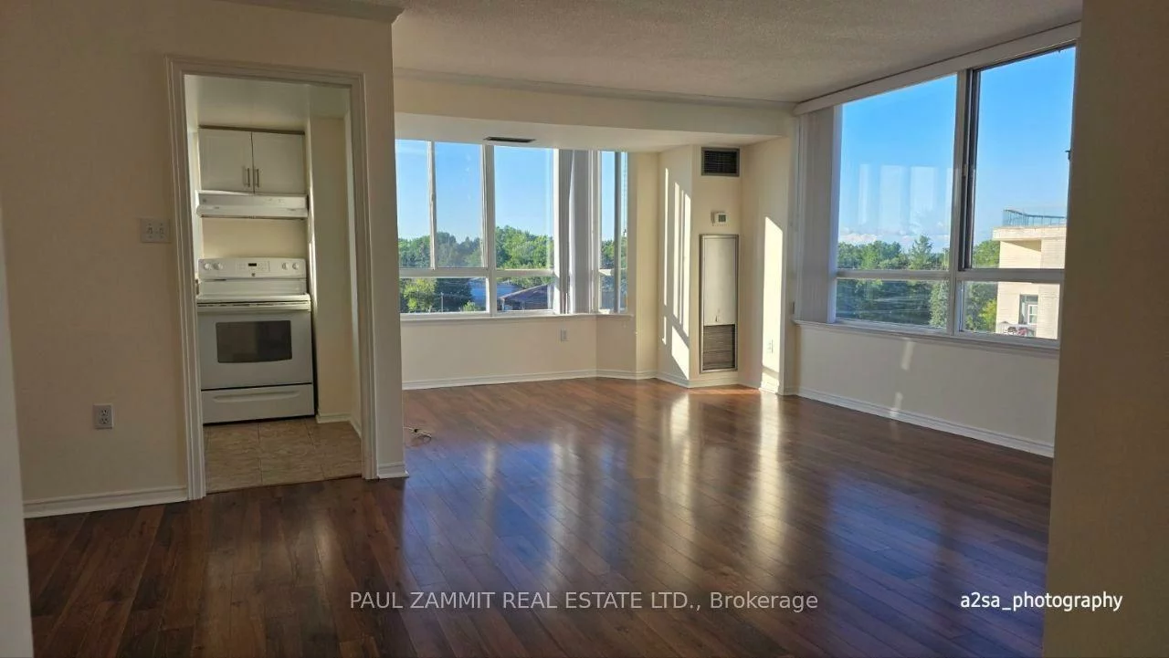 270, Davis, Central Newmarket, Newmarket