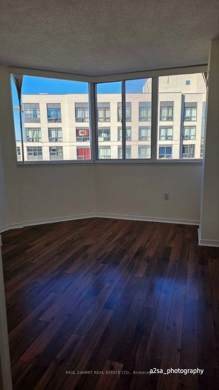 270, Davis, Central Newmarket, Newmarket