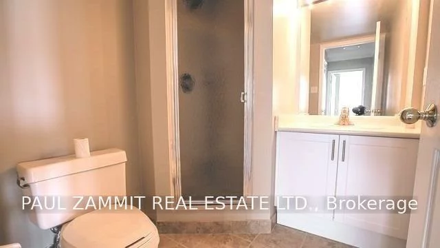 270, Davis, Central Newmarket, Newmarket