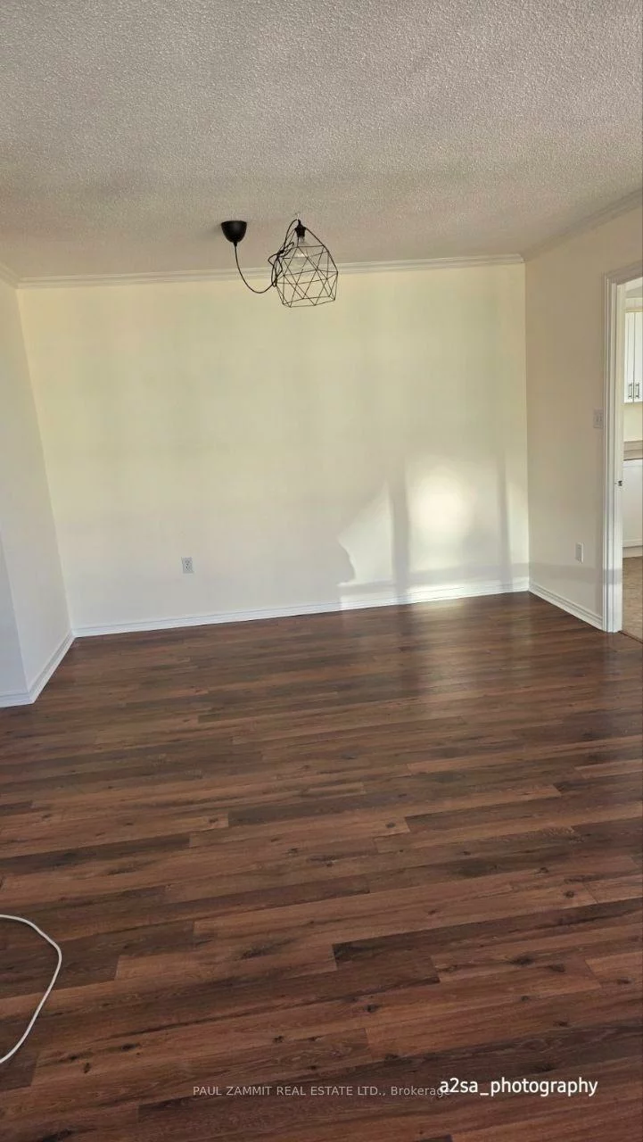 270, Davis, Central Newmarket, Newmarket