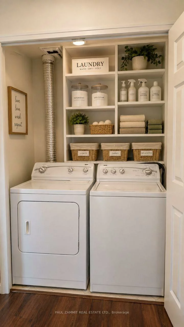 270, Davis, Central Newmarket, Newmarket