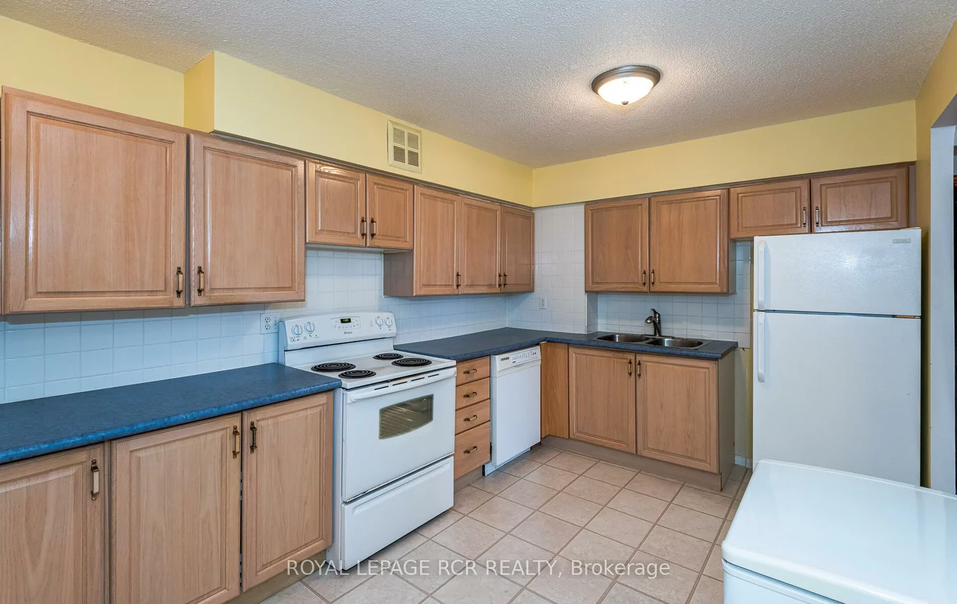 250, Davis, Central Newmarket, Newmarket