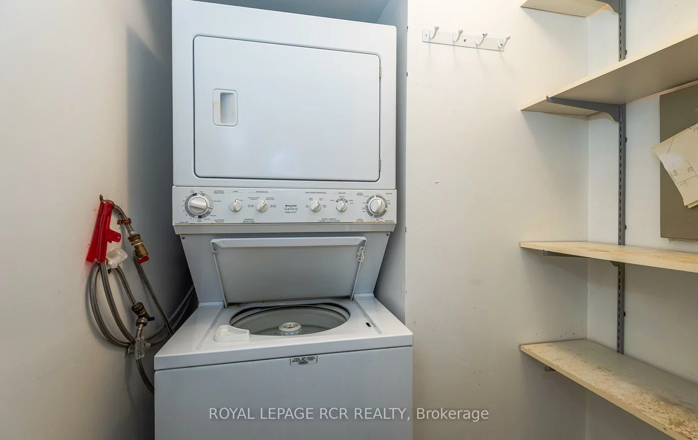 250, Davis, Central Newmarket, Newmarket