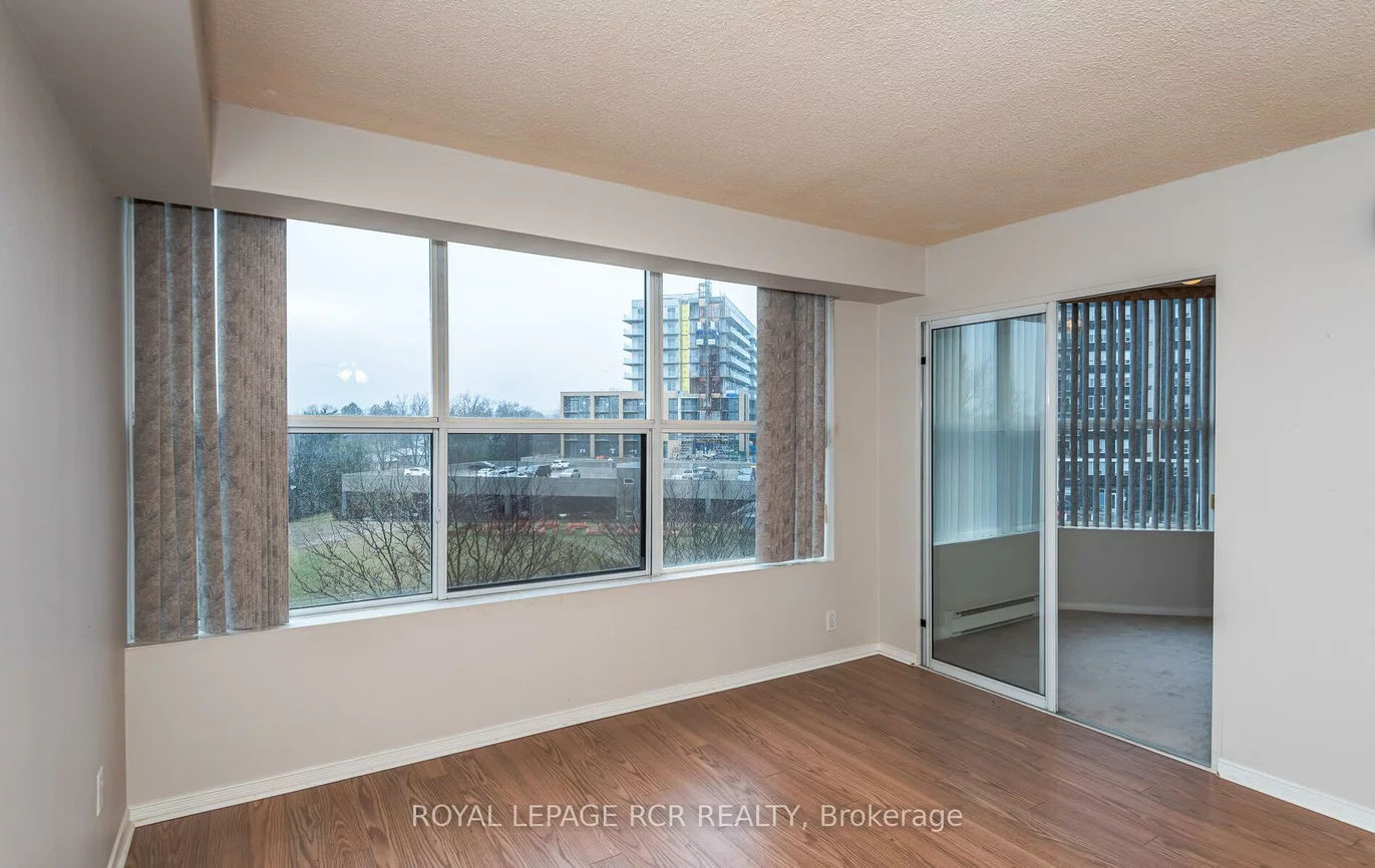 250, Davis, Central Newmarket, Newmarket