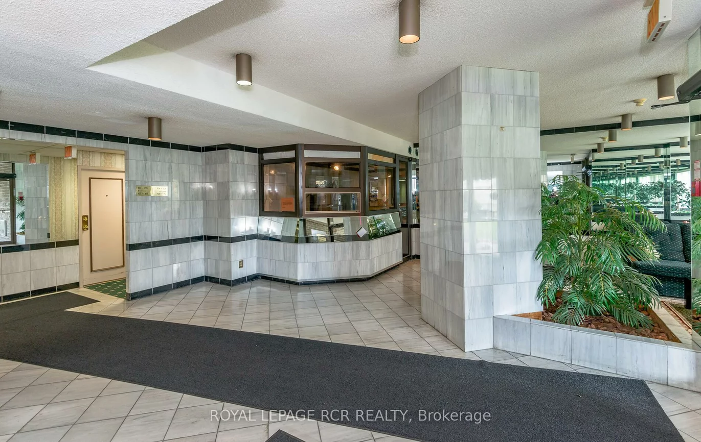 250, Davis, Central Newmarket, Newmarket