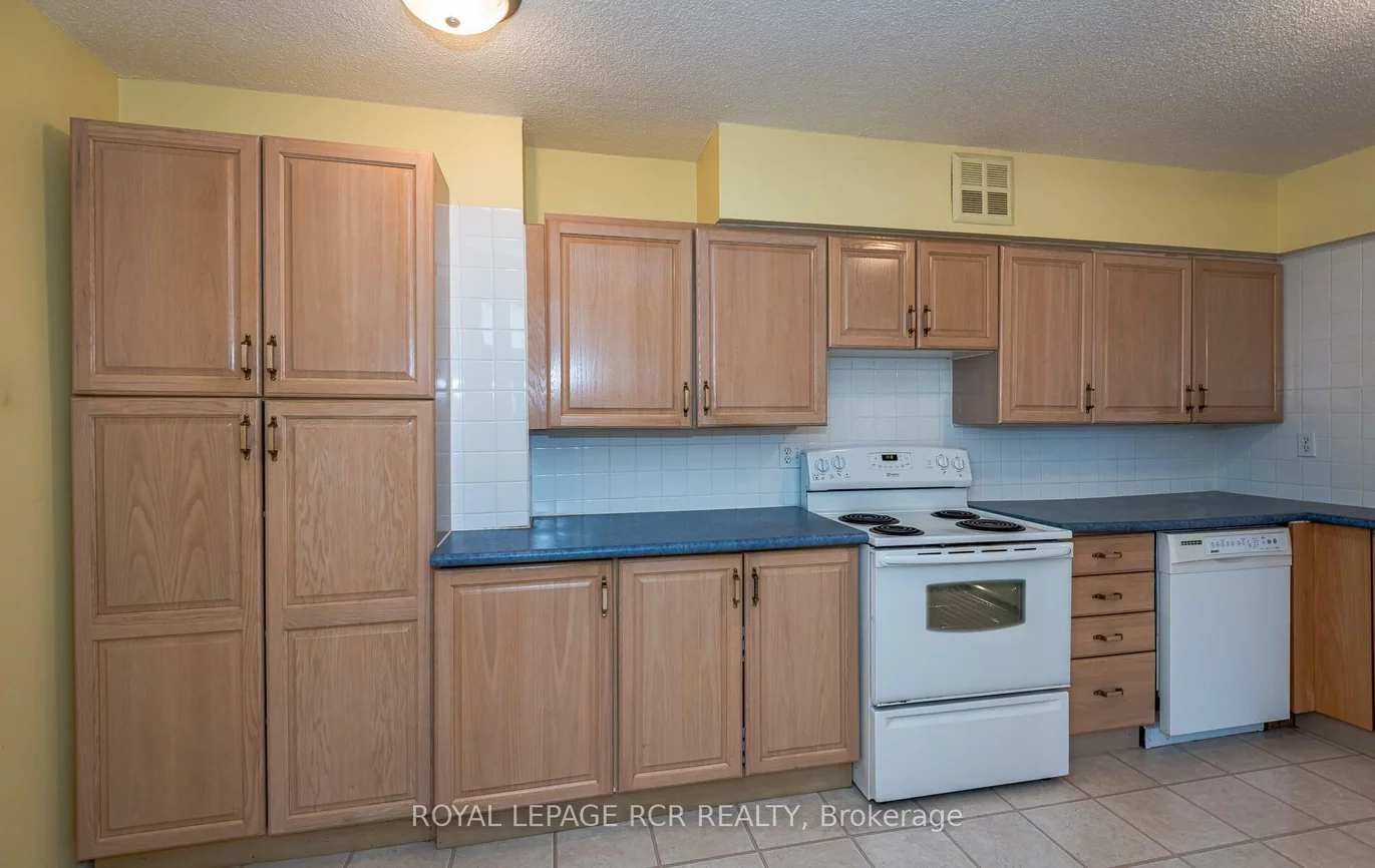 250, Davis, Central Newmarket, Newmarket