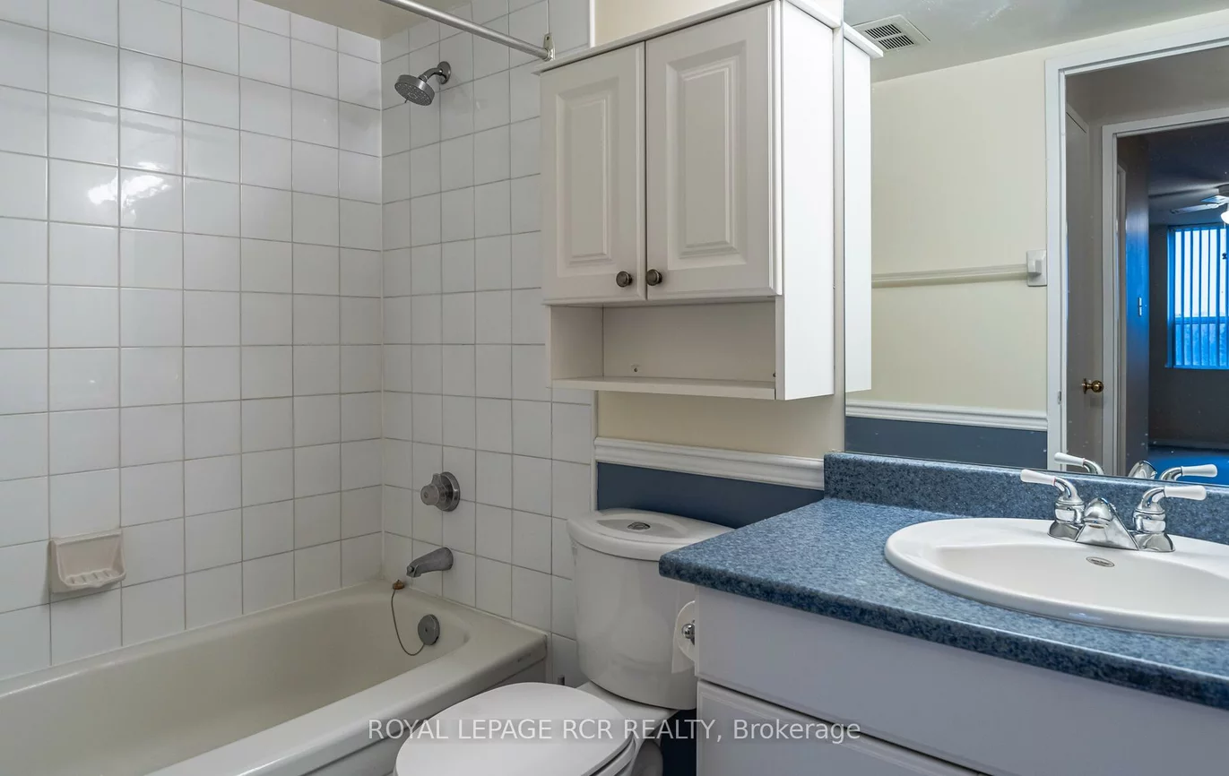 250, Davis, Central Newmarket, Newmarket