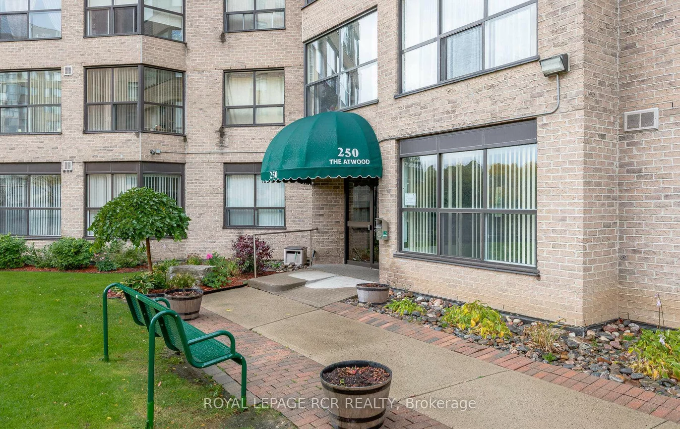 250, Davis, Central Newmarket, Newmarket