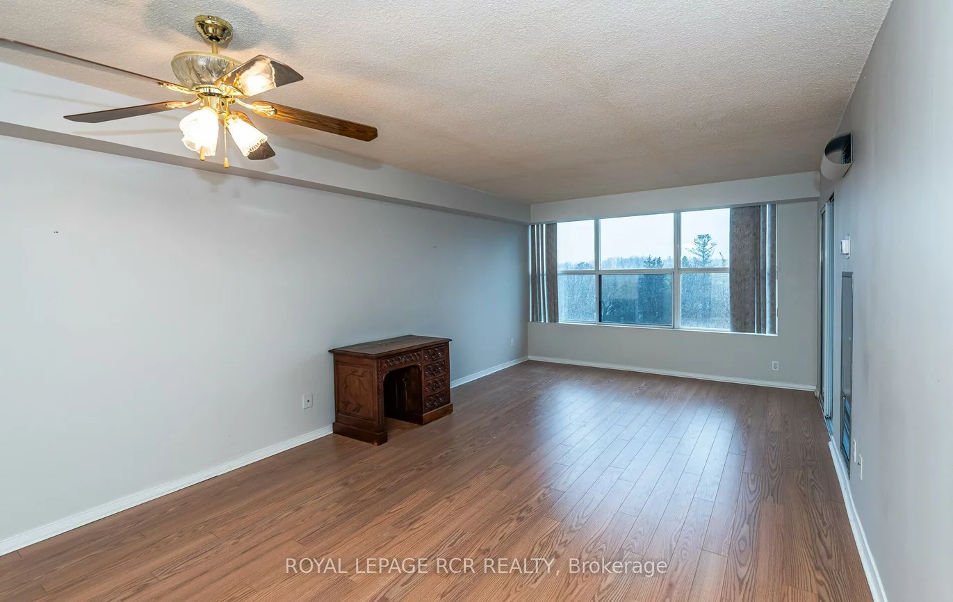 250, Davis, Central Newmarket, Newmarket