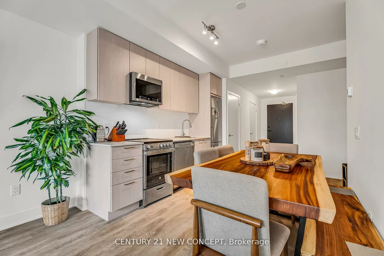 185, Deerfield, Central Newmarket, Newmarket