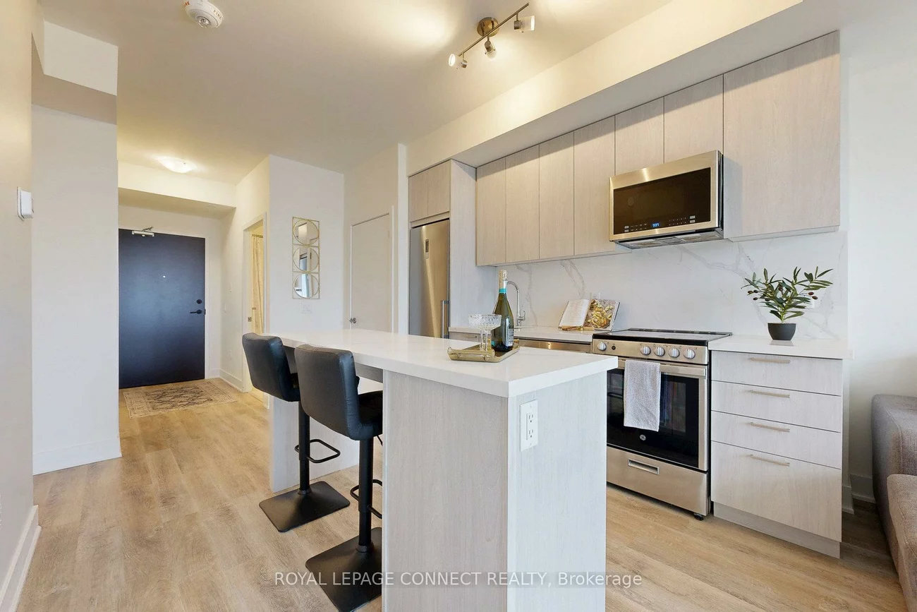 185, Deerfield, Central Newmarket, Newmarket