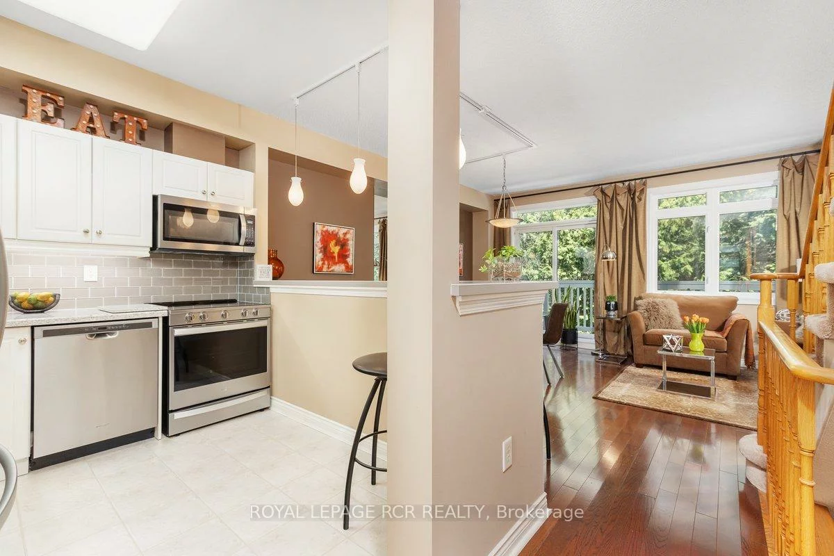 925, Creekfront, Gorham-College Manor, Newmarket