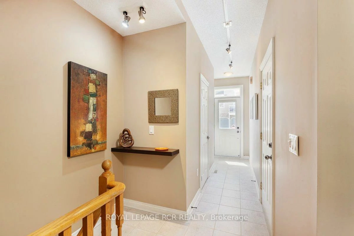 925, Creekfront, Gorham-College Manor, Newmarket