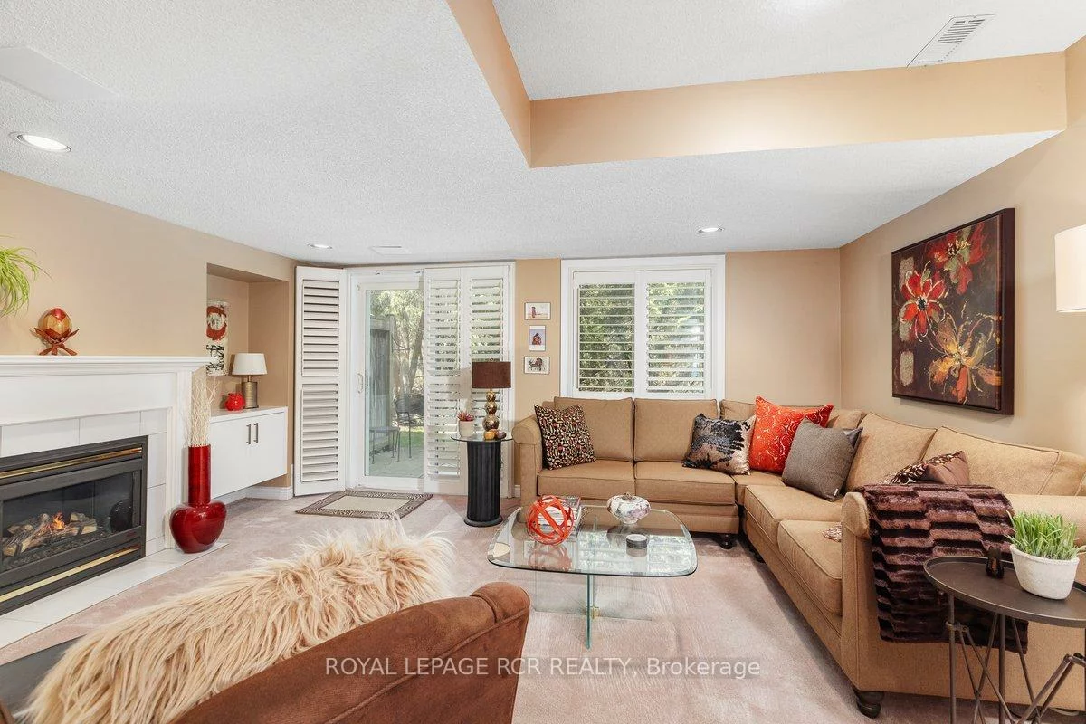 925, Creekfront, Gorham-College Manor, Newmarket