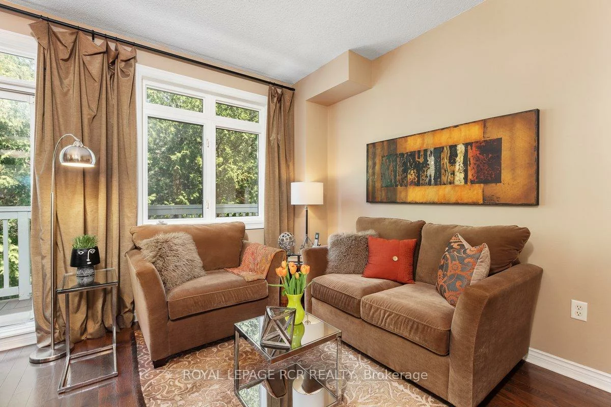 925, Creekfront, Gorham-College Manor, Newmarket