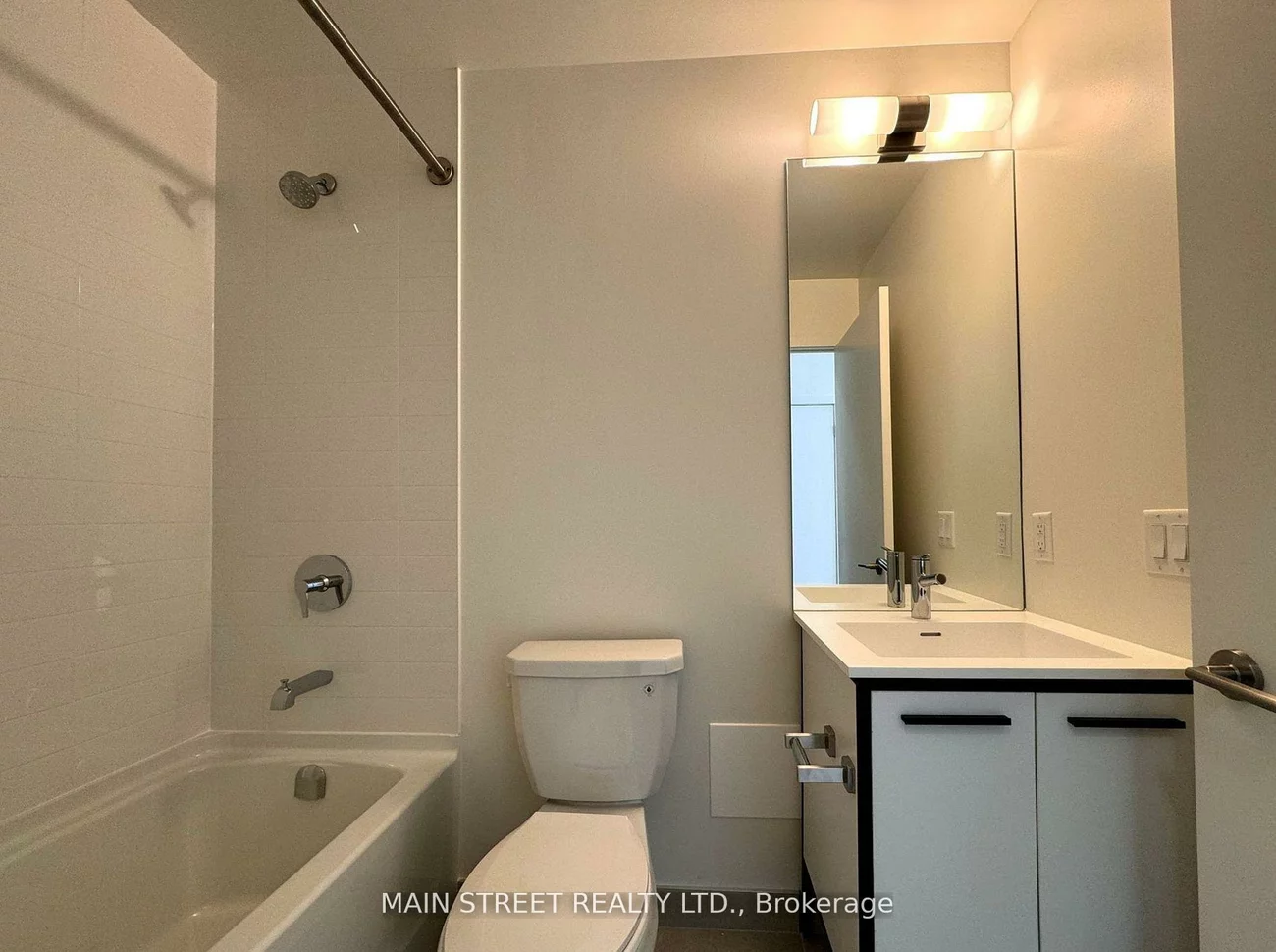 185, Deerfield, Central Newmarket, Newmarket