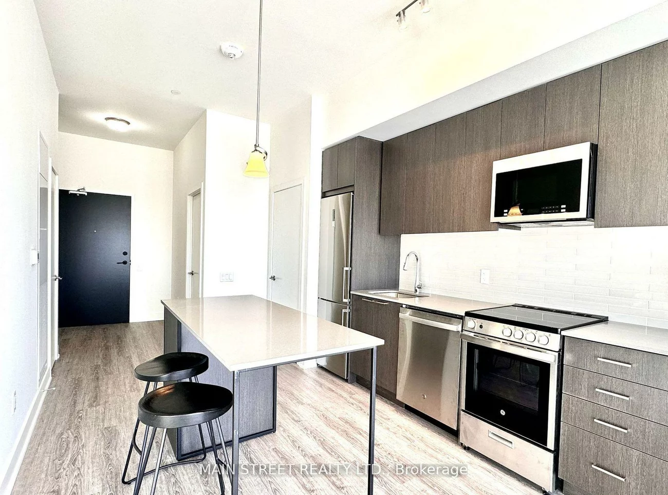 185, Deerfield, Central Newmarket, Newmarket