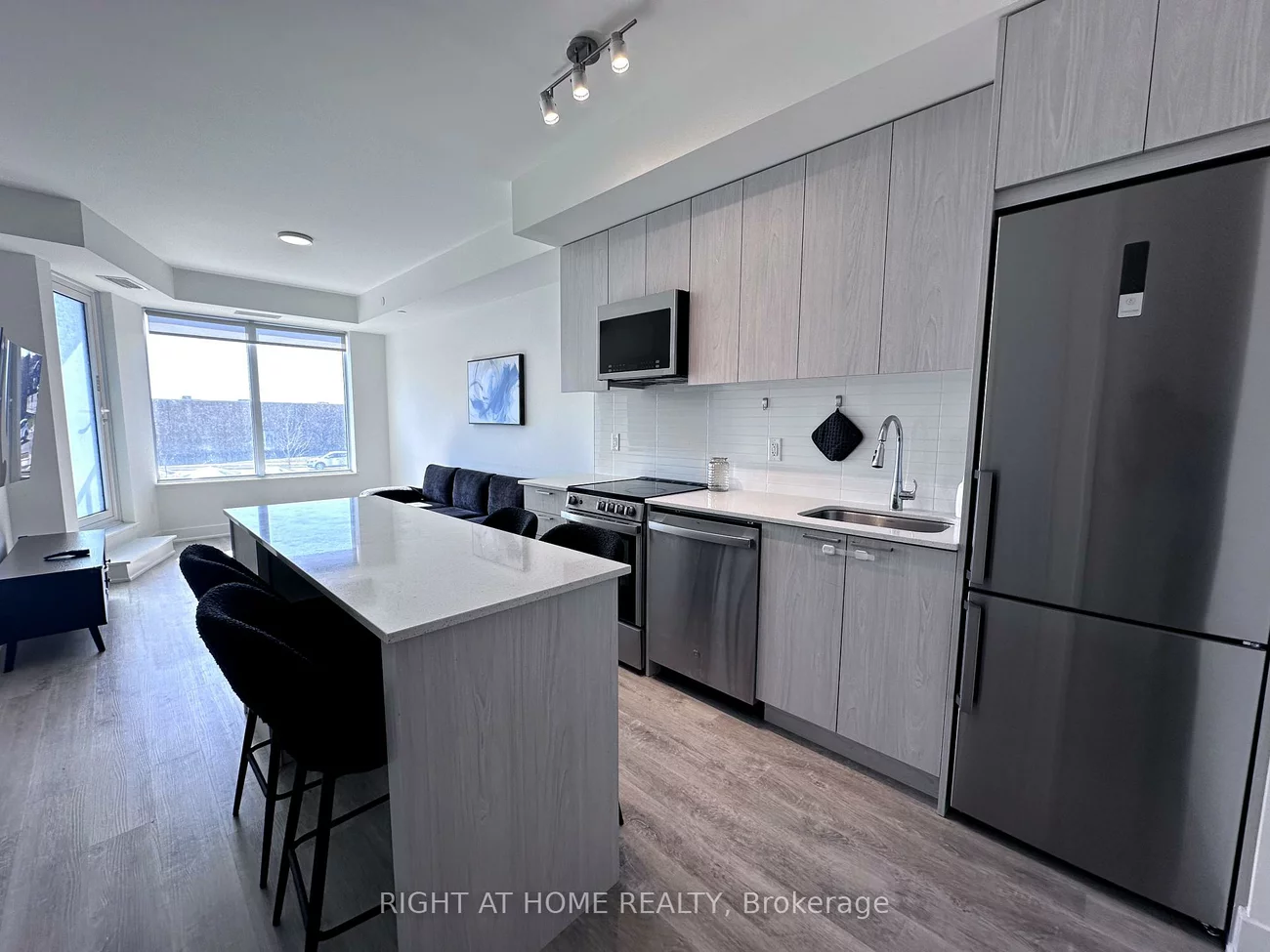 185, Deerfield, Central Newmarket, Newmarket