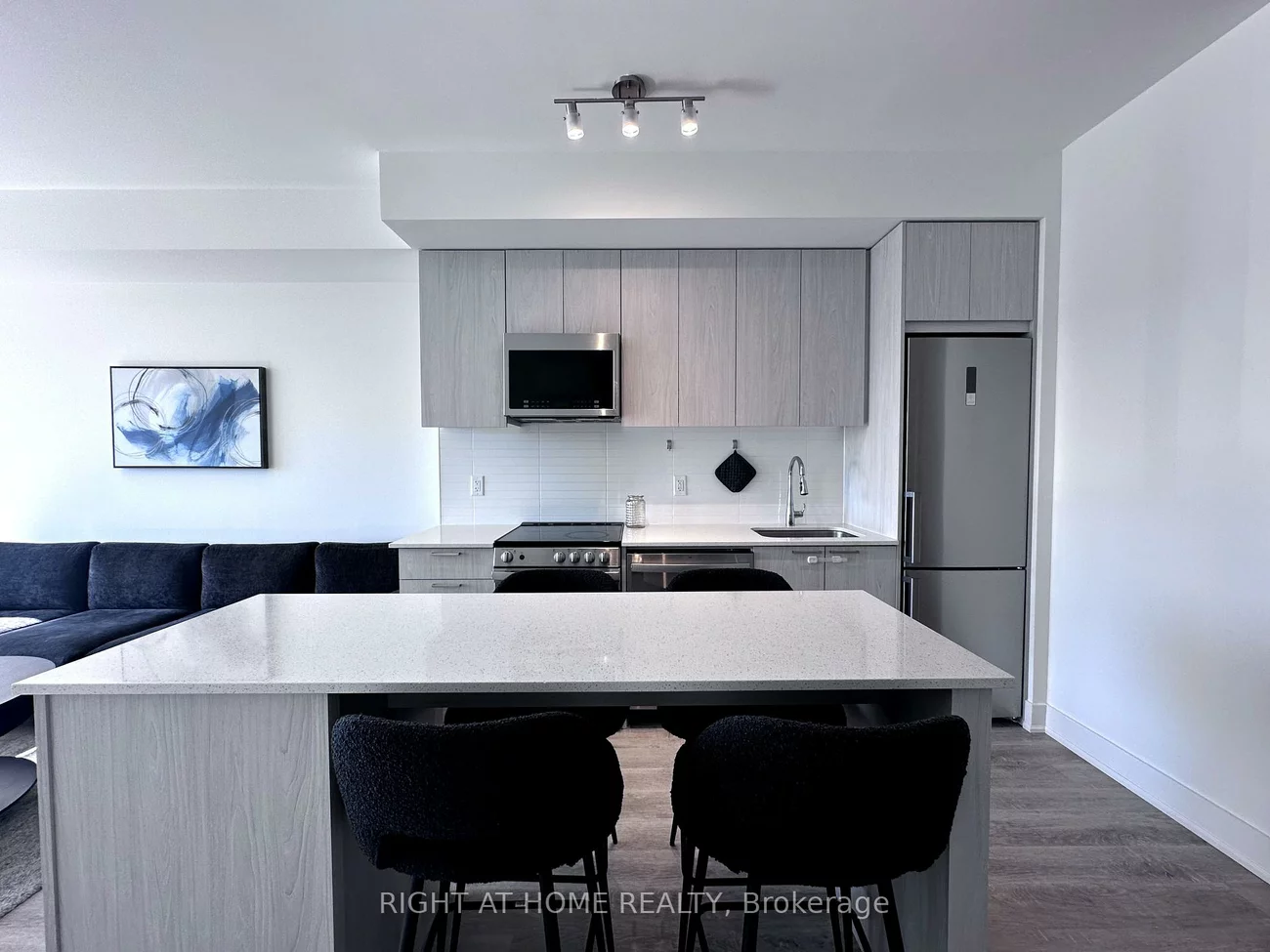 185, Deerfield, Central Newmarket, Newmarket