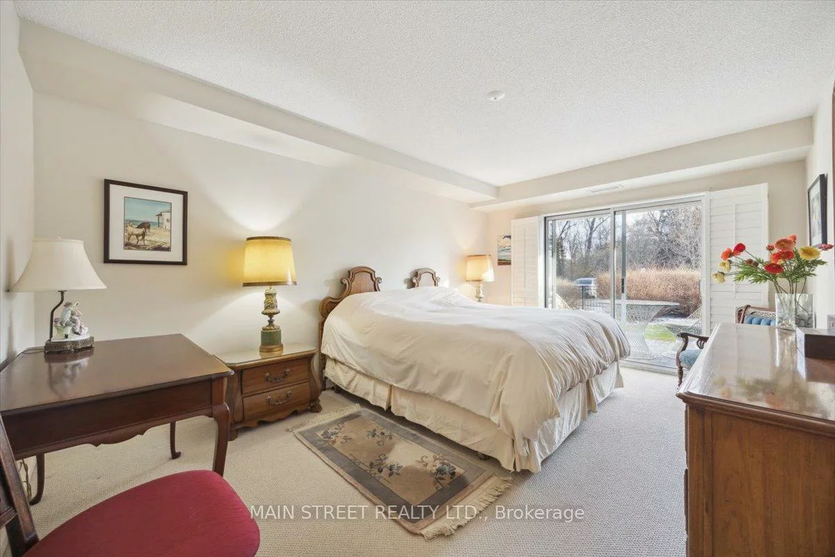 900, Bogart Mill, Gorham-College Manor, Newmarket