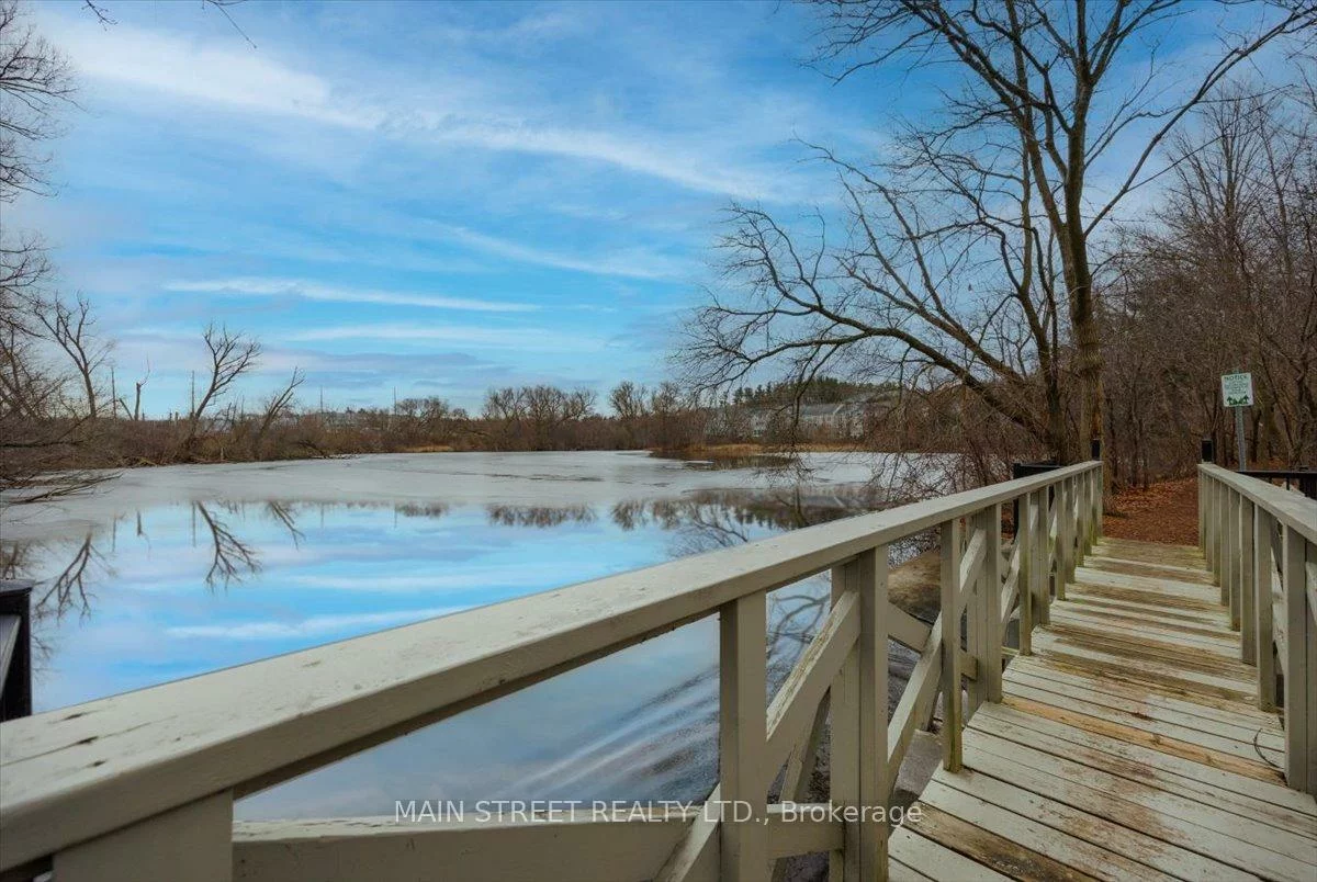 900, Bogart Mill, Gorham-College Manor, Newmarket