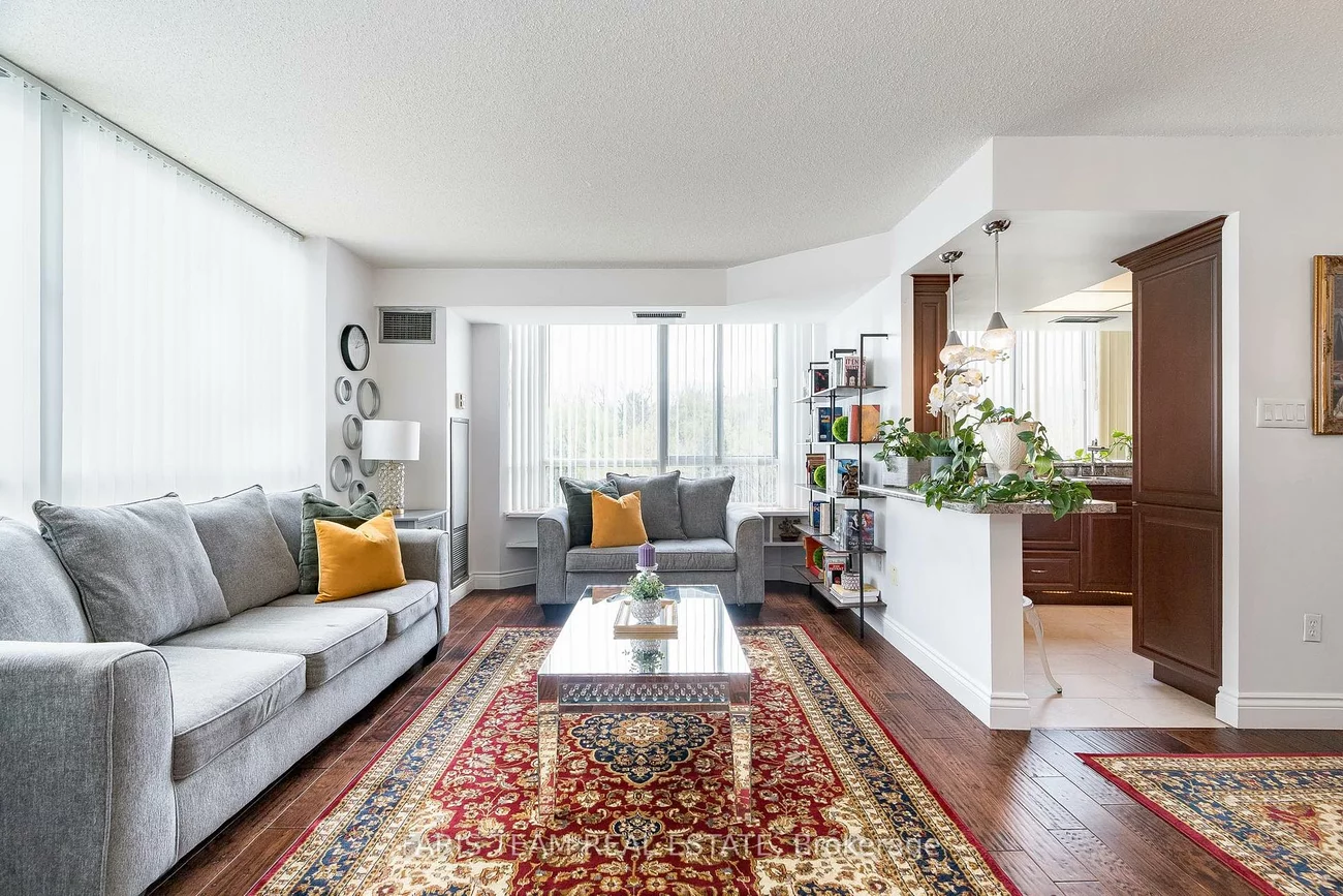 270, Davis, Central Newmarket, Newmarket