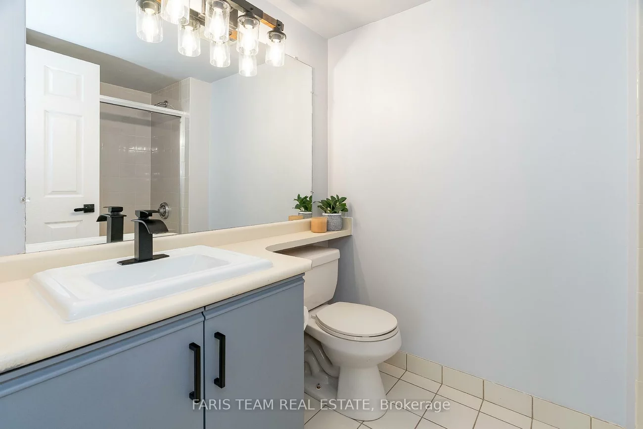 270, Davis, Central Newmarket, Newmarket