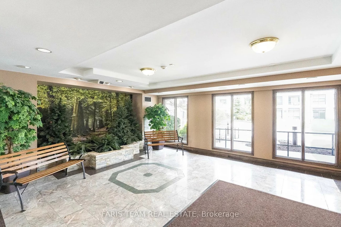 270, Davis, Central Newmarket, Newmarket