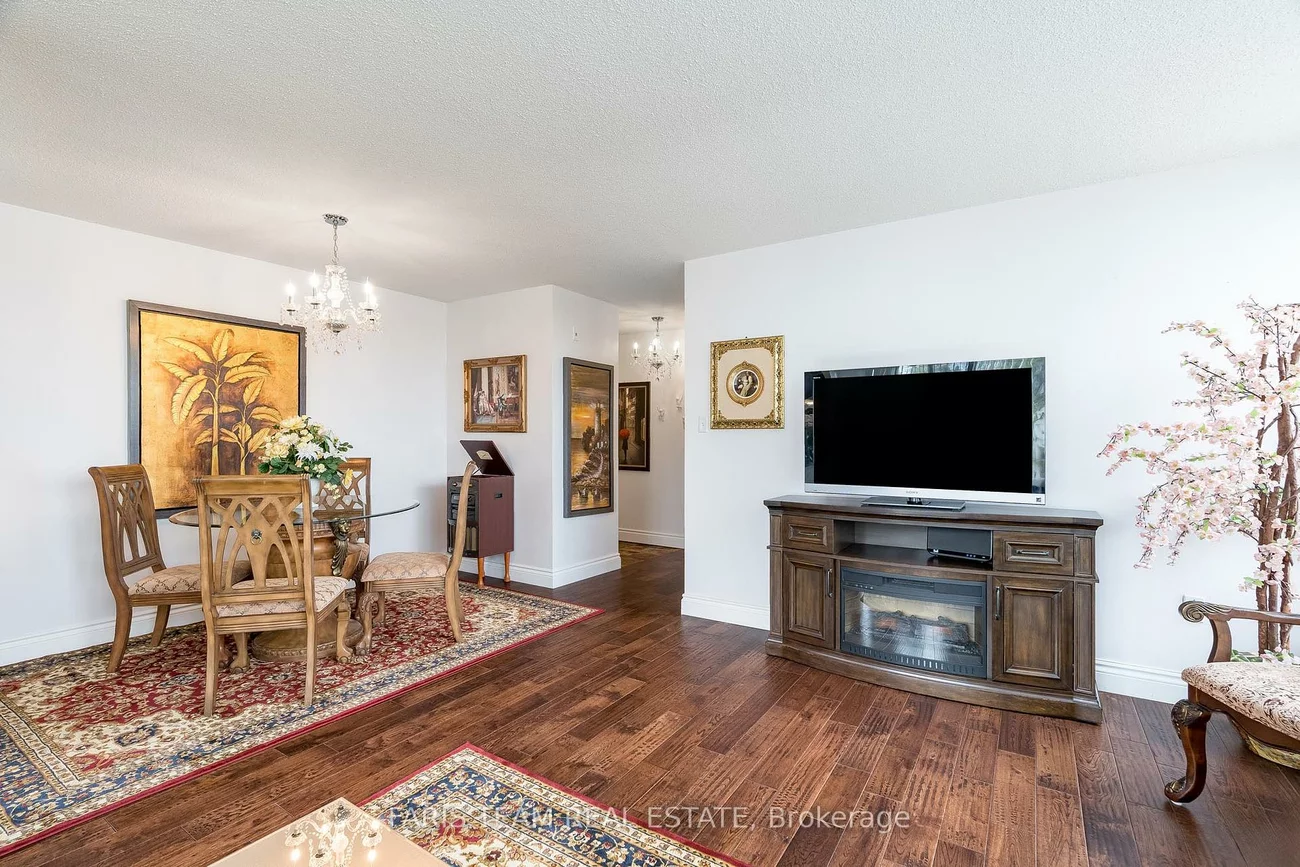 270, Davis, Central Newmarket, Newmarket