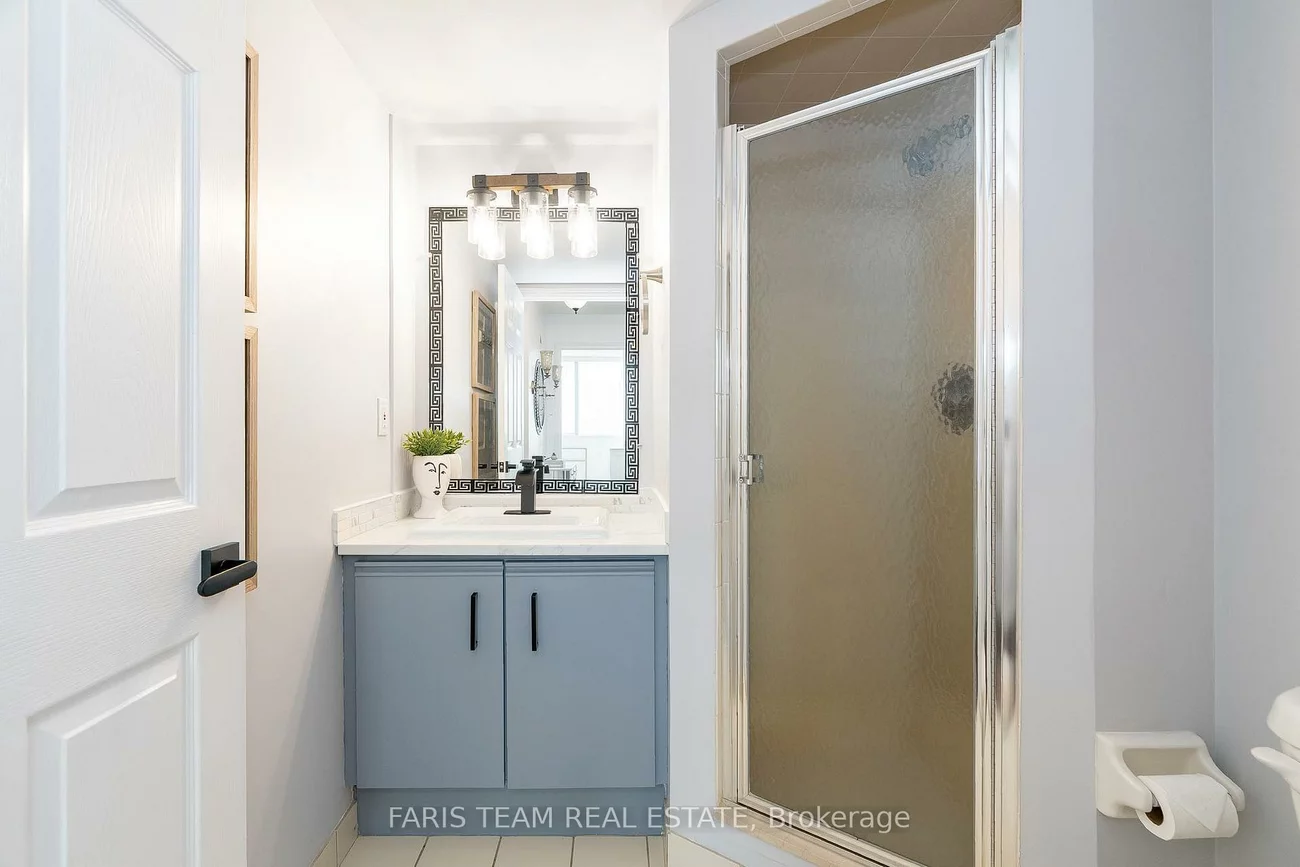 270, Davis, Central Newmarket, Newmarket