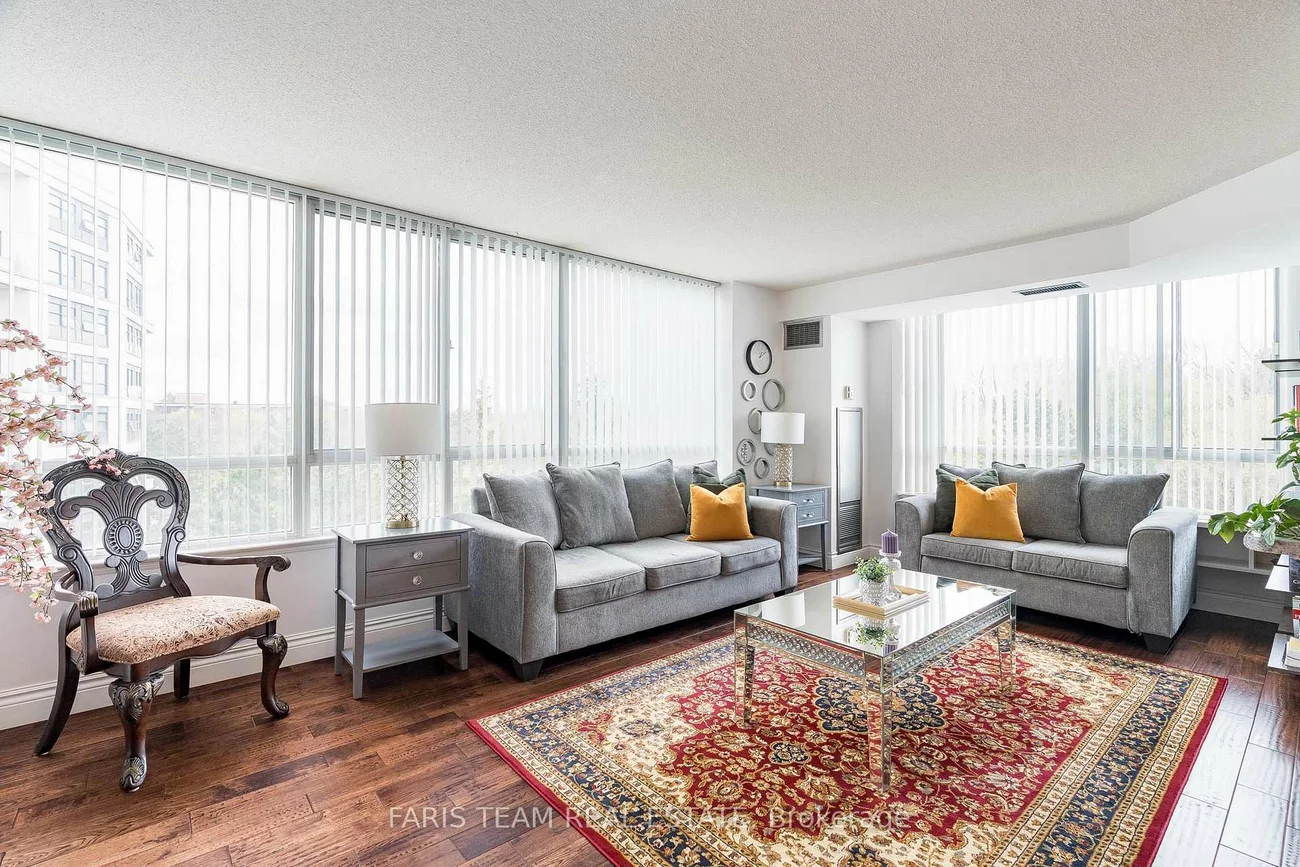270, Davis, Central Newmarket, Newmarket
