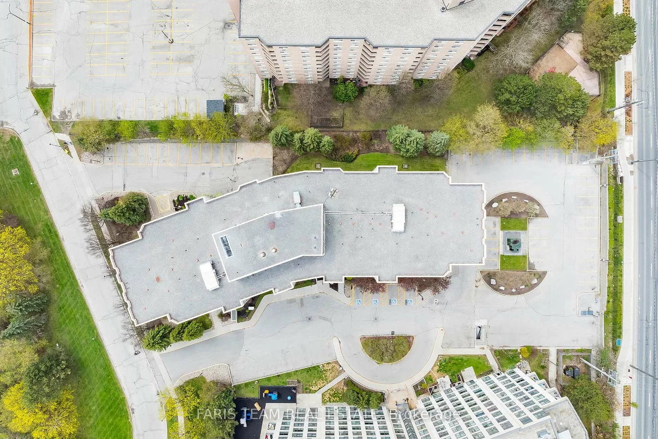 270, Davis, Central Newmarket, Newmarket