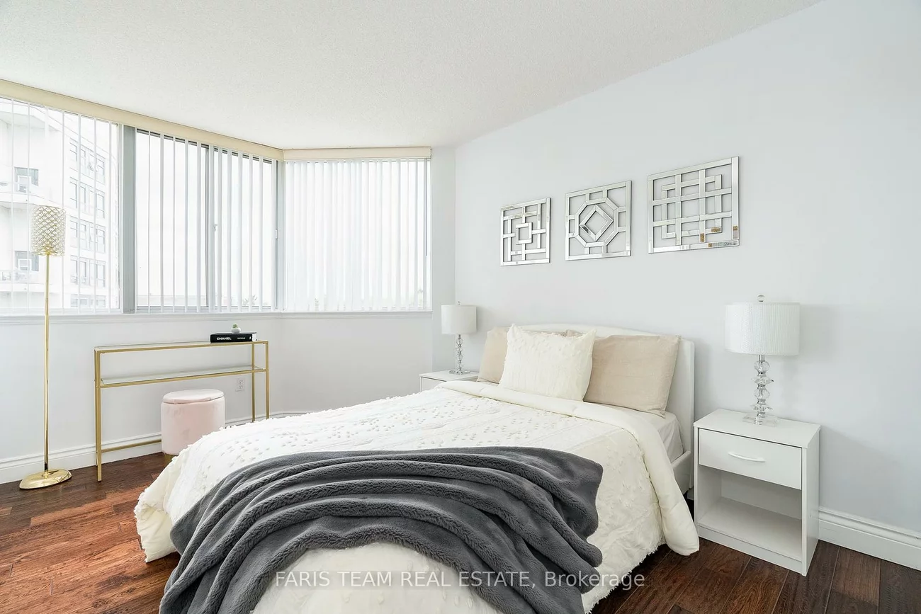 270, Davis, Central Newmarket, Newmarket